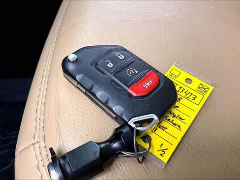 Used 2018 Jeep Wrangler Unlimited Sahara AWD/4WD image 11