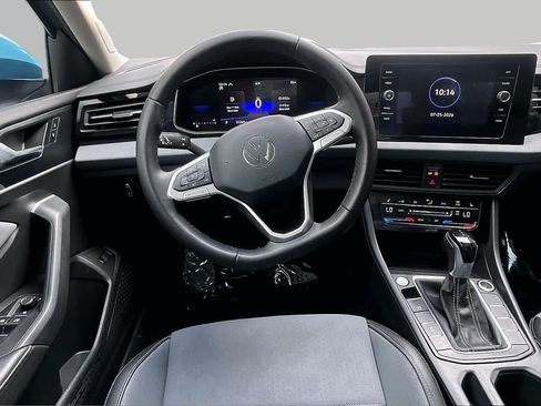 Used 2025 Volkswagen Jetta SE FWD image 6