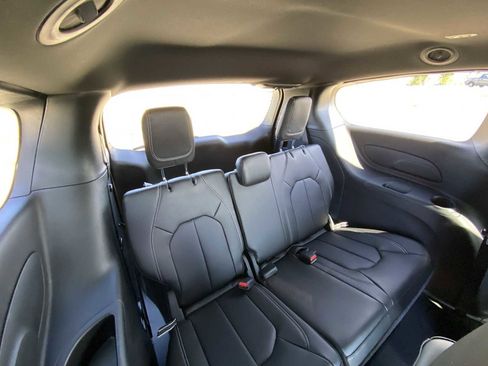 New 2026 Chrysler Pacifica Select AWD/4WD image 37