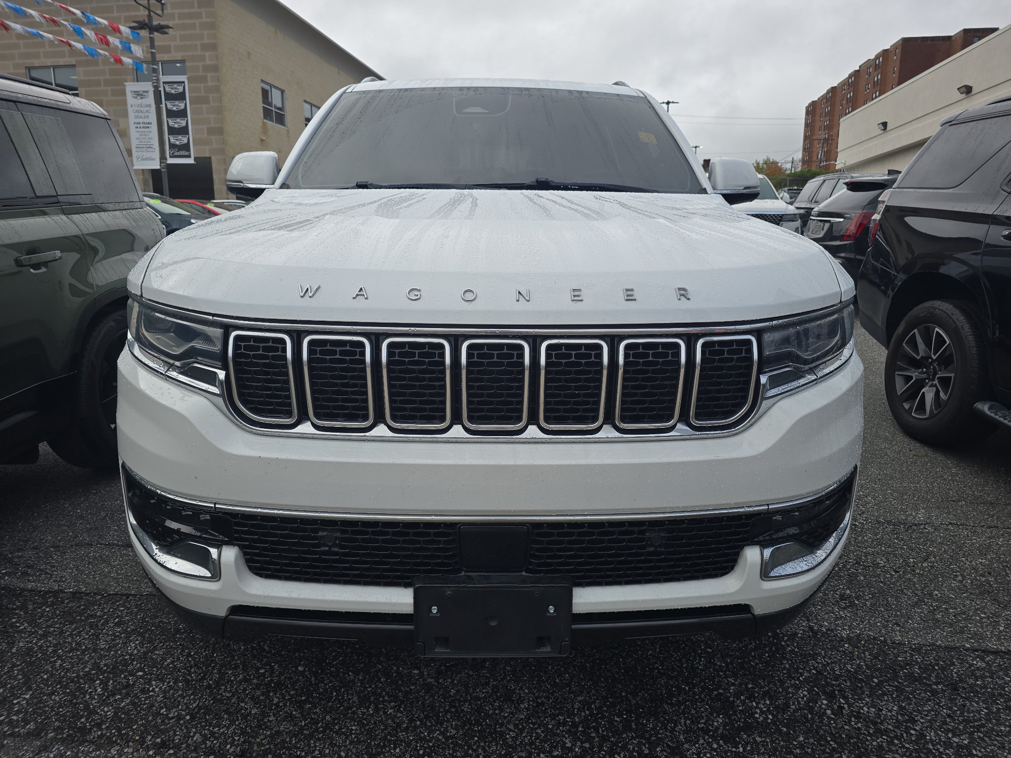 Used 2022 Jeep Wagoneer Series I w/ Premium Group I AWD/4WD image 3