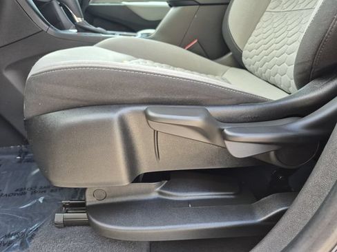 Used 2021 Chevrolet Equinox LS FWD image 17