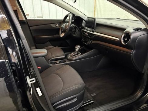 Used 2019 Kia Forte LXS FWD image 17