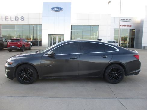 Used 2016 Chevrolet Malibu LT image 3