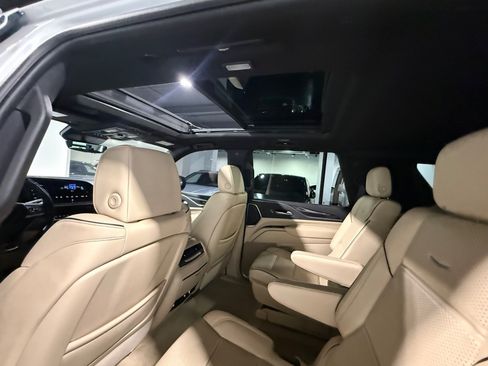 Used 2023 Cadillac Escalade Premium Luxury AWD/4WD image 52