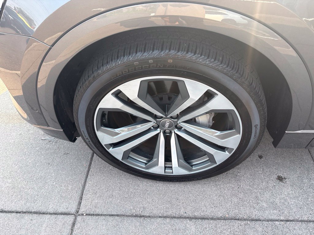 Used 2019 Audi Q8 Premium Plus AWD/4WD image 11