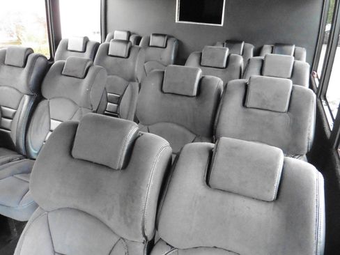 Used 2011 Ford E-450 and Econoline 450 Super Duty w/ Shuttle Bus Prep Pkg image 4