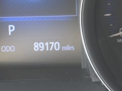 Used 2018 Toyota C-HR XLE FWD image 18