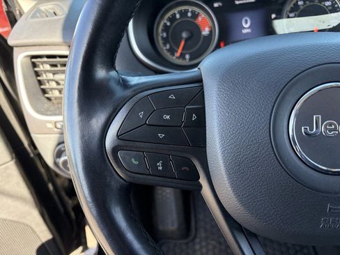 Used 2021 Jeep Cherokee Trailhawk AWD/4WD image 25