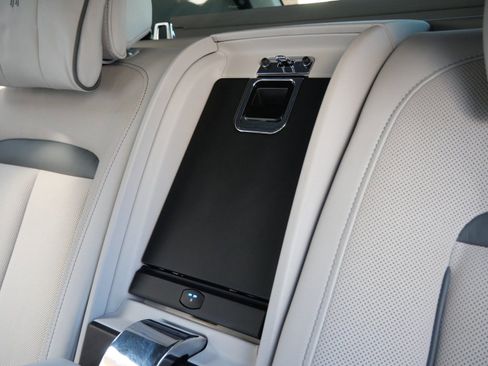 Used 2022 Rolls-Royce Cullinan w/ Cullinan Package image 29