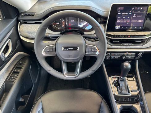 Certified 2022 Jeep Compass Latitude image 14