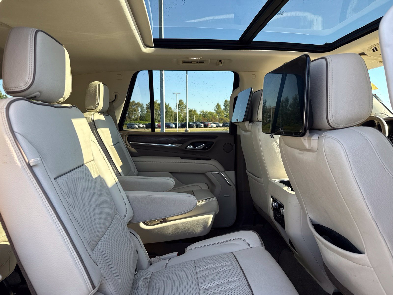 Used 2021 GMC Yukon Denali w/ Denali Premium Package AWD/4WD image 8