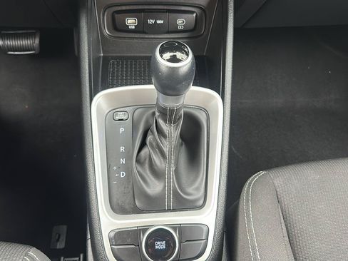 Certified 2023 Hyundai Venue SEL FWD image 29