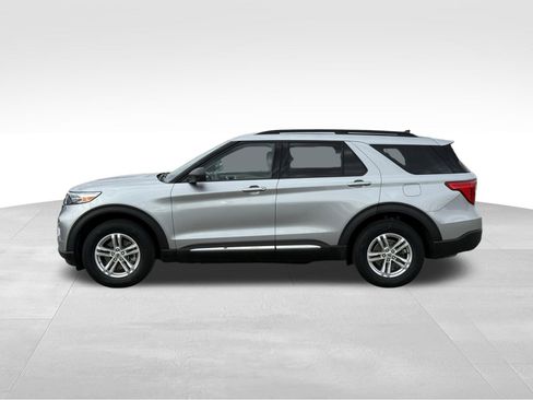 Used 2023 Ford Explorer XLT w/ Equipment Group 202A AWD/4WD image 5