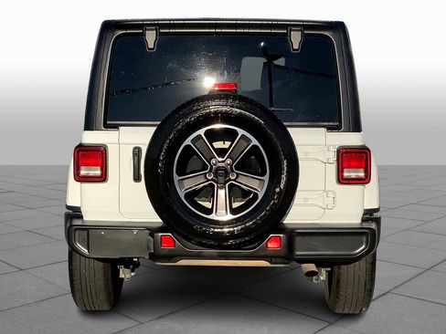 Used 2023 Jeep Wrangler Sahara image 4