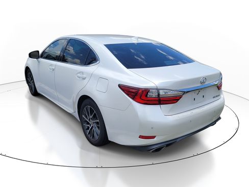 Used 2016 Lexus ES 350 w/ Luxury Package w/Wood Trim FWD image 5