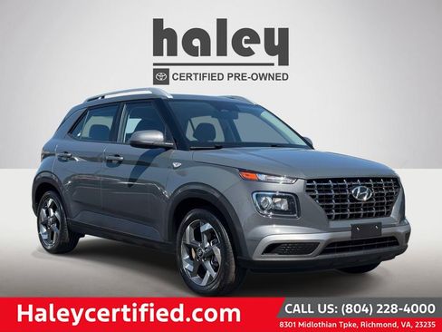 Used 2025 Hyundai Venue SEL FWD image 1