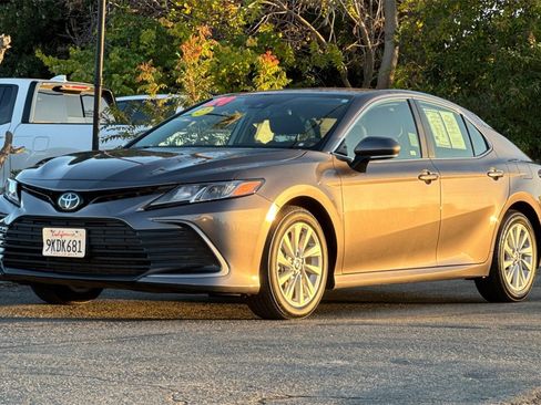 Used 2024 Toyota Camry LE image 7