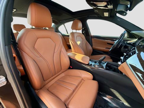 Used 2019 BMW 530e xDrive w/ Convenience Package image 15