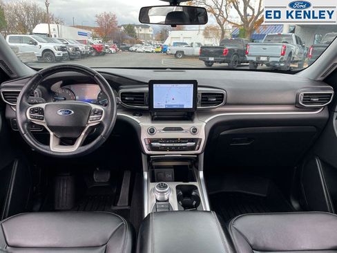 Used 2022 Ford Explorer XLT w/ Equipment Group 202A image 9