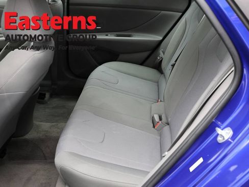 Used 2023 Hyundai Elantra SE w/ Preferred Accessory Package FWD image 21