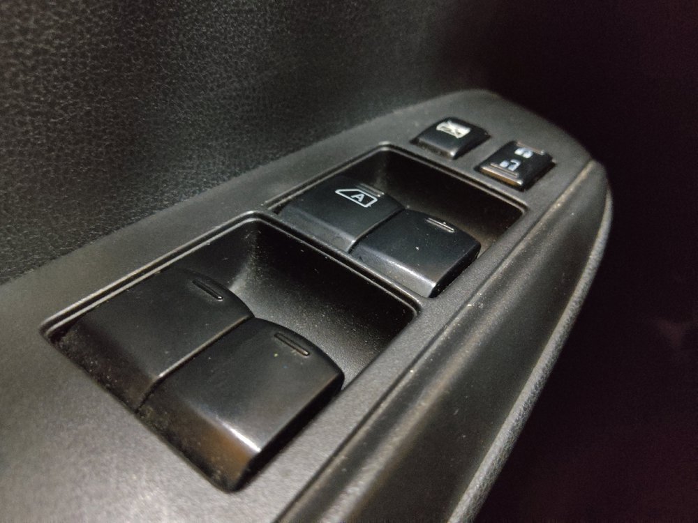 Used 2015 Nissan Versa Note SR FWD image 27
