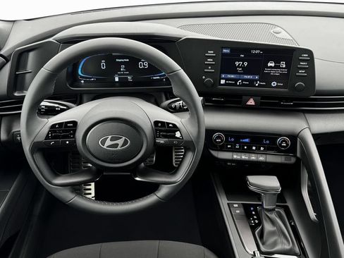 Used 2025 Hyundai Elantra Sport FWD image 19