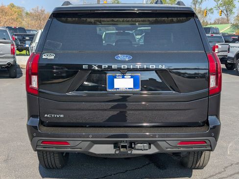New 2026 Ford Expedition Active image 10