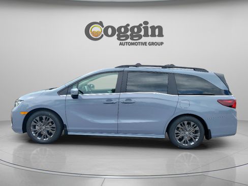 New 2026 Honda Odyssey Touring image 2