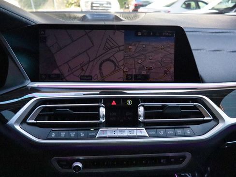 Used 2021 BMW X7 M50i w/ Dynamic Handling Package AWD/4WD image 42