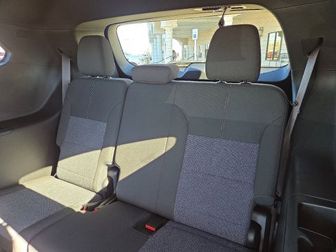 Used 2025 GMC Acadia Elevation image 9