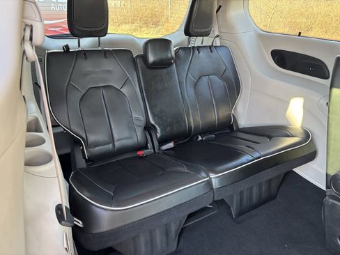 Used 2022 Chrysler Pacifica Limited image 33
