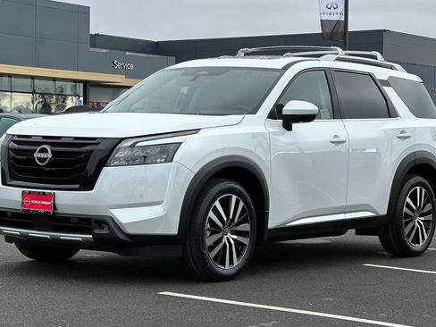 New 2025 Nissan Pathfinder Platinum image 8