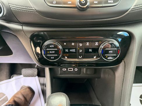 Certified 2022 Buick Encore GX Essence image 22