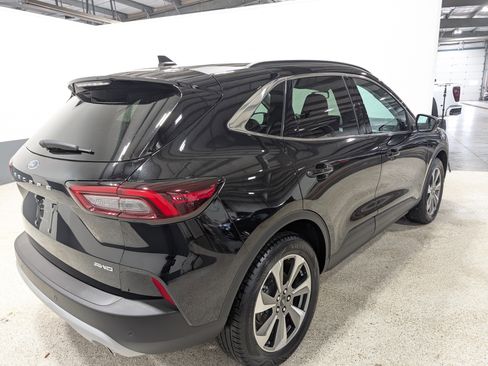 Used 2025 Ford Escape Platinum image 3