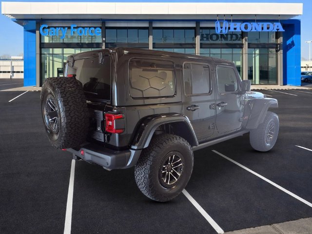Used 2025 Jeep Wrangler Unlimited Rubicon AWD/4WD image 2