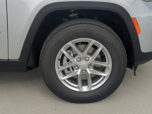 New 2026 Jeep Grand Cherokee Laredo RWD image 11