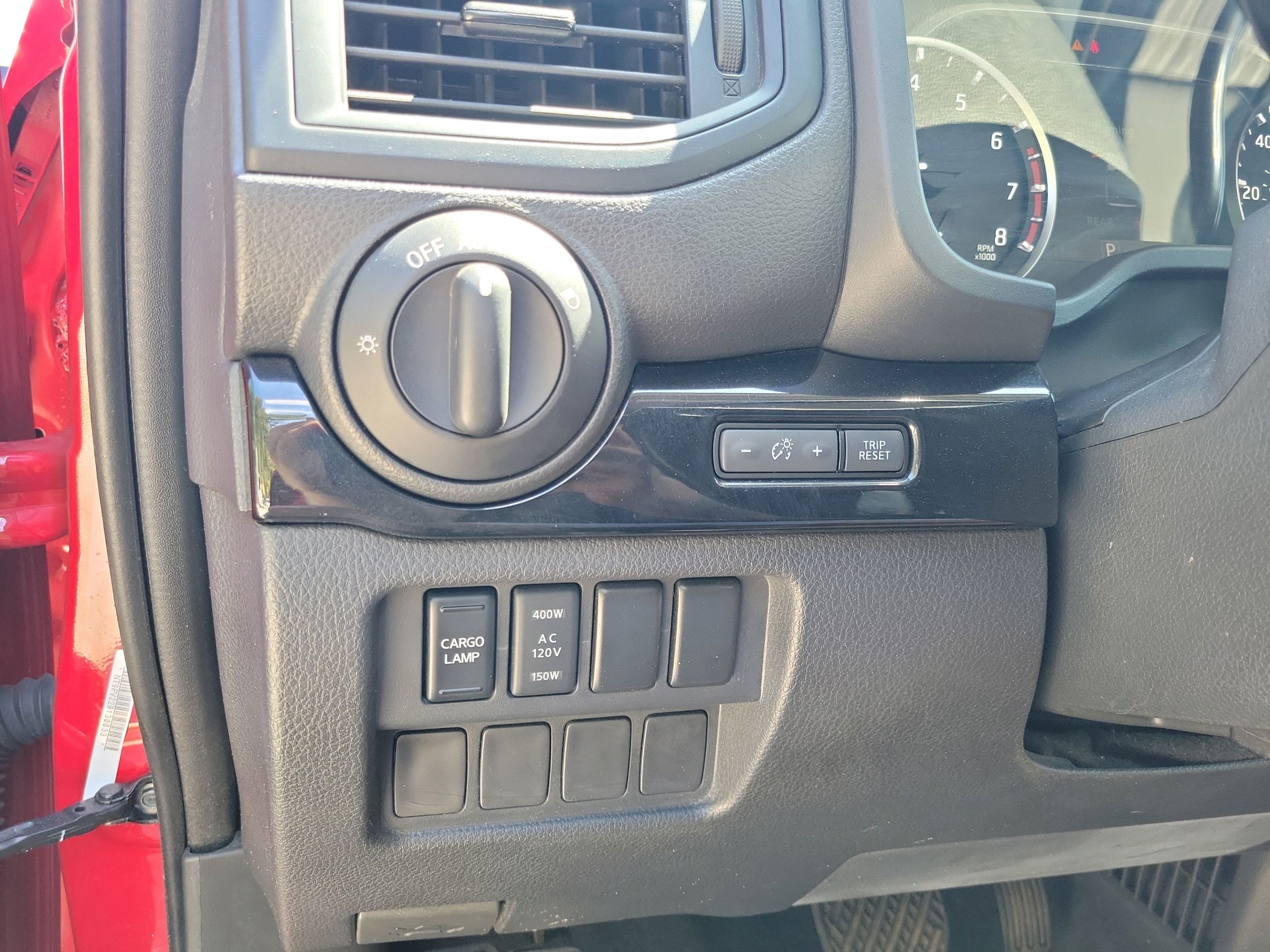 Used 2023 Nissan Titan SV w/ SV Convenience Package RWD image 16