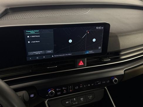 Used 2026 Kia Carnival FWD image 19