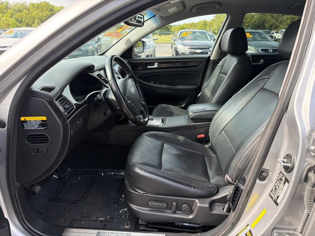 Used 2012 Hyundai Genesis 3.8 RWD image 9