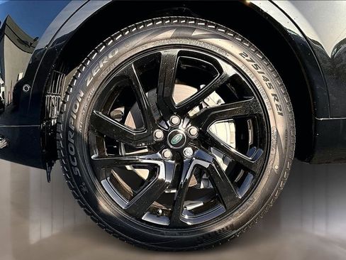 Used 2025 Land Rover Discovery Dynamic SE AWD/4WD image 13