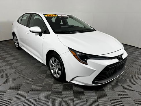 Certified 2025 Toyota Corolla LE image 3