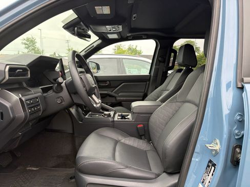 Used 2025 Toyota 4Runner TRD Off-Road Premium AWD/4WD image 5
