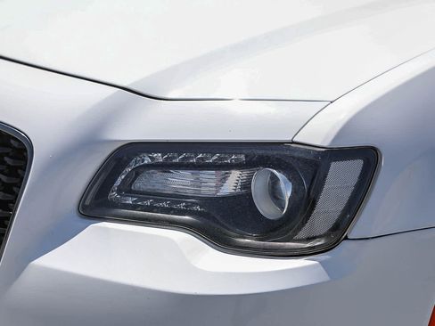 Used 2018 Chrysler 300 S RWD image 8