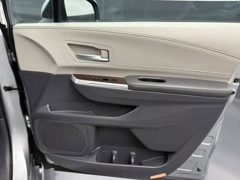 Used 2022 Toyota Sienna XLE AWD/4WD image 21