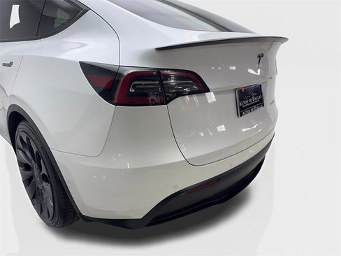 Used 2021 Tesla Model Y Performance image 19
