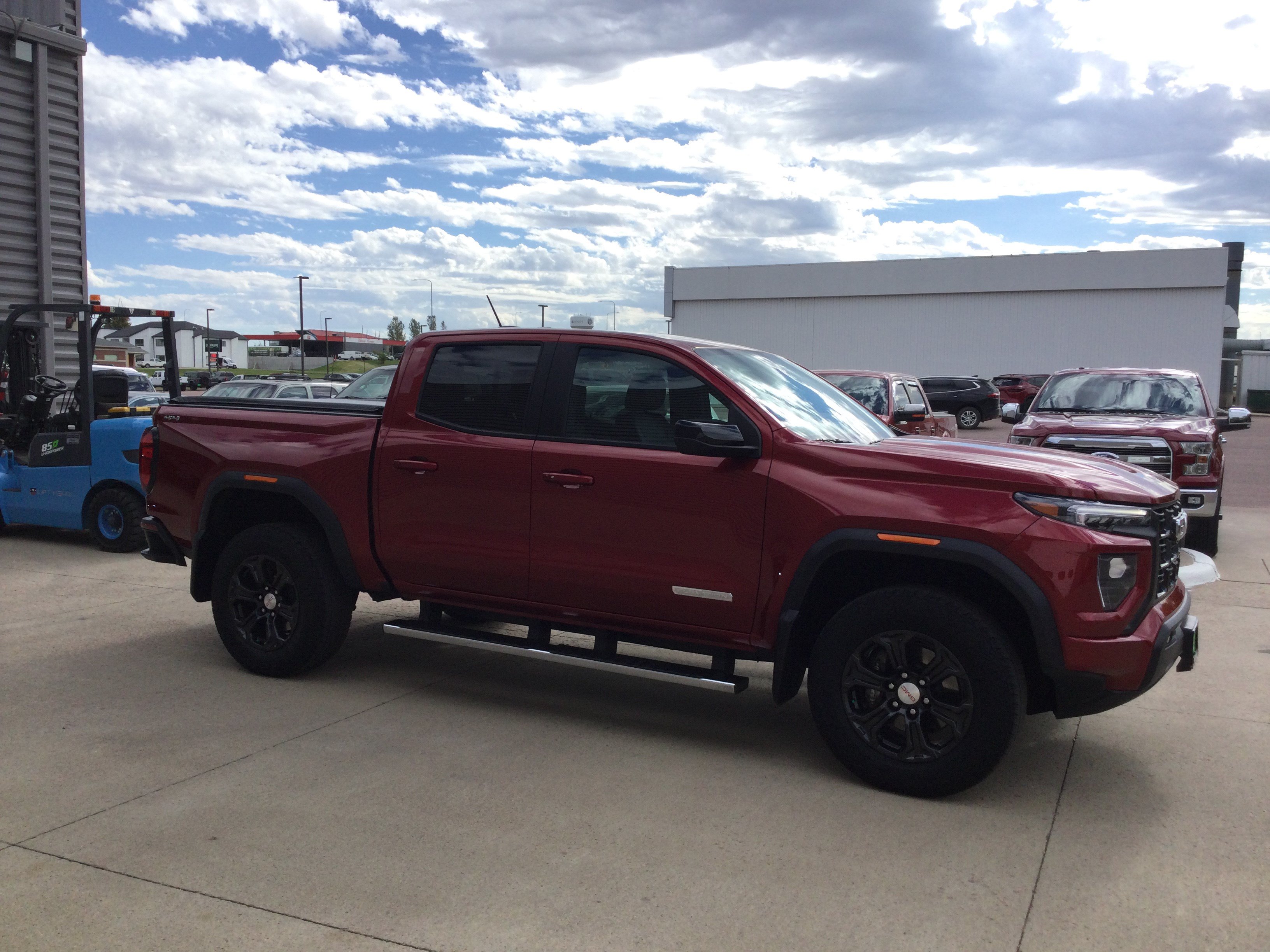 Used 2023 GMC Canyon Elevation w/ Elevation Premium Package AWD/4WD image 4