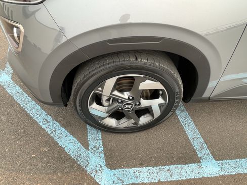 Certified 2023 Hyundai Venue SEL FWD image 9
