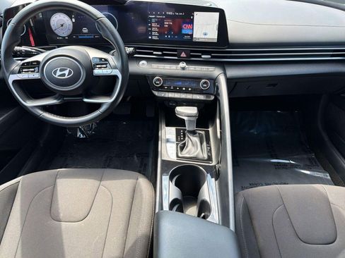 Used 2025 Hyundai Elantra SEL FWD image 16