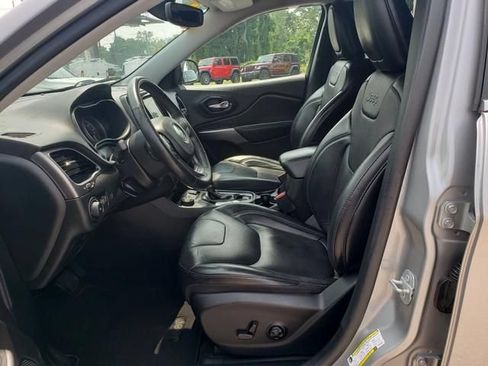 Used 2019 Jeep Cherokee Limited w/ Trailer Tow Group AWD/4WD image 11