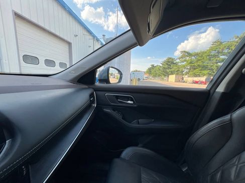 Used 2022 Nissan Rogue Platinum w/ Head-Up Display Package AWD/4WD image 22